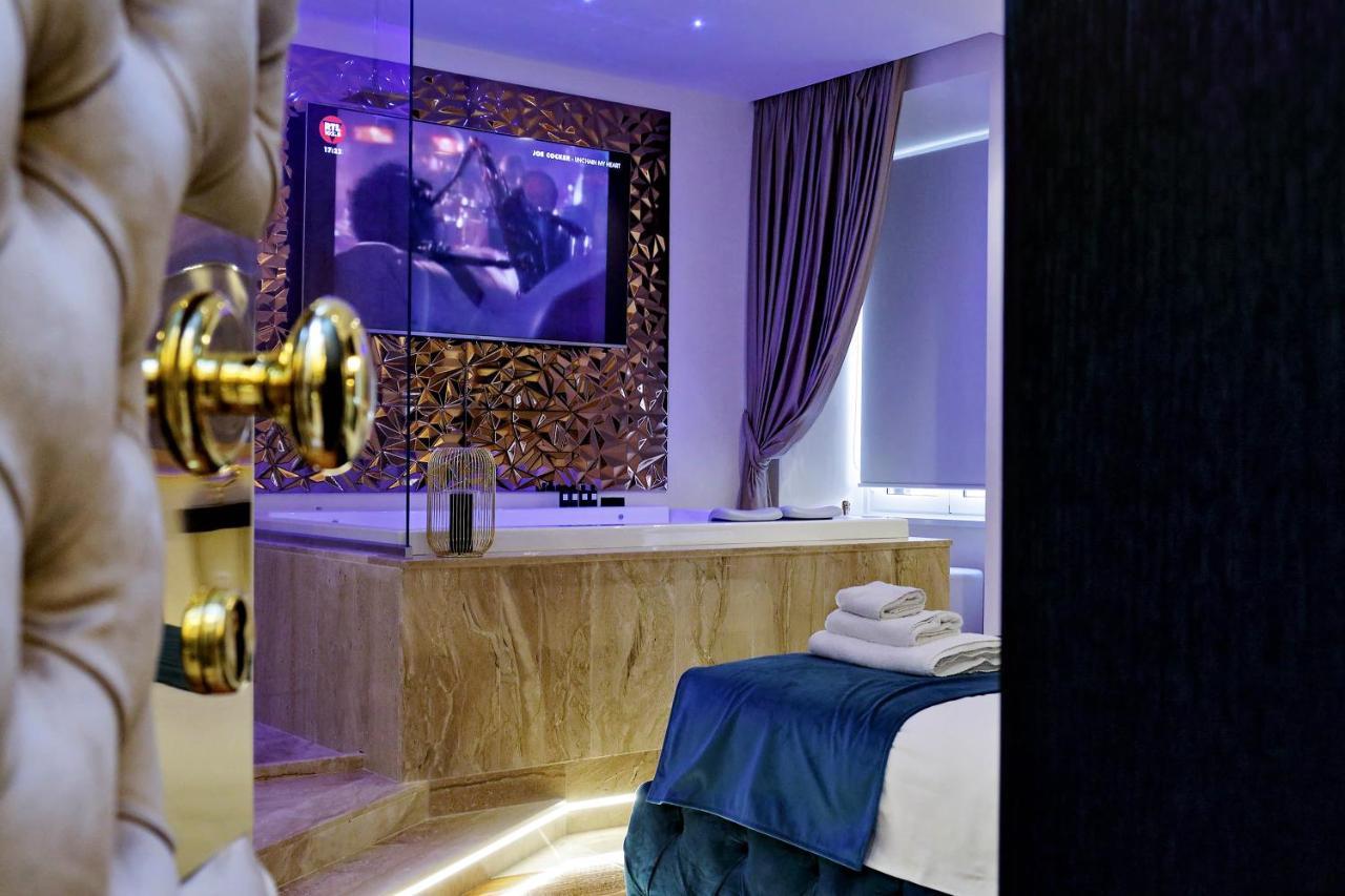 Guest house Spanish Hills Collection Luxury & Jacuzzi