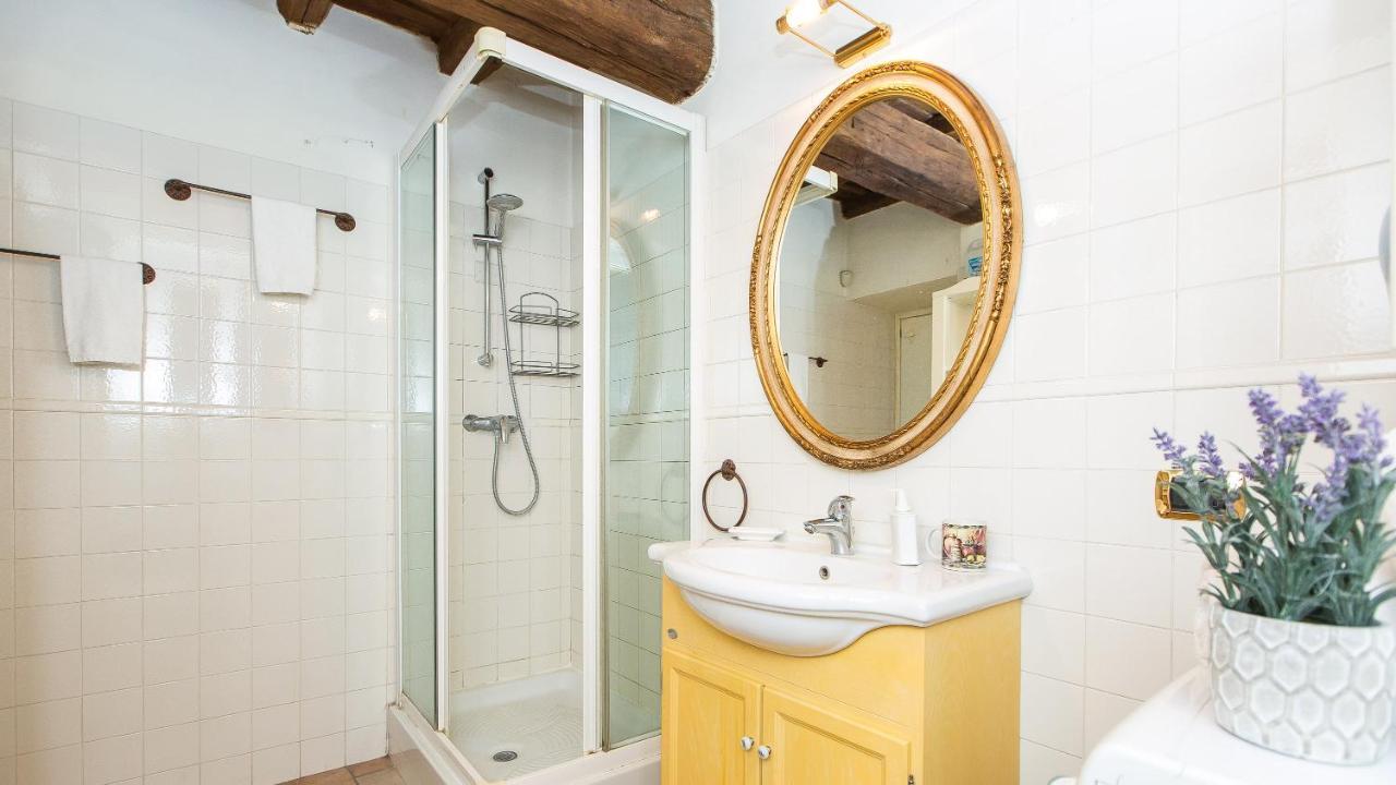Apartment In Falegnami Rome