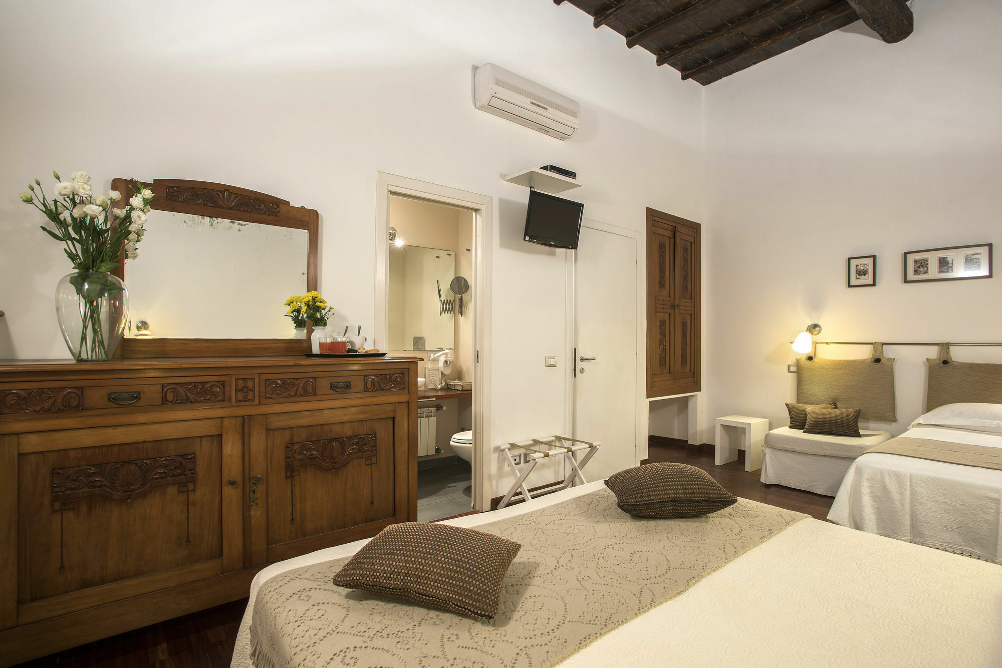 B&B Arco Del Lauro Bed & Breakfast