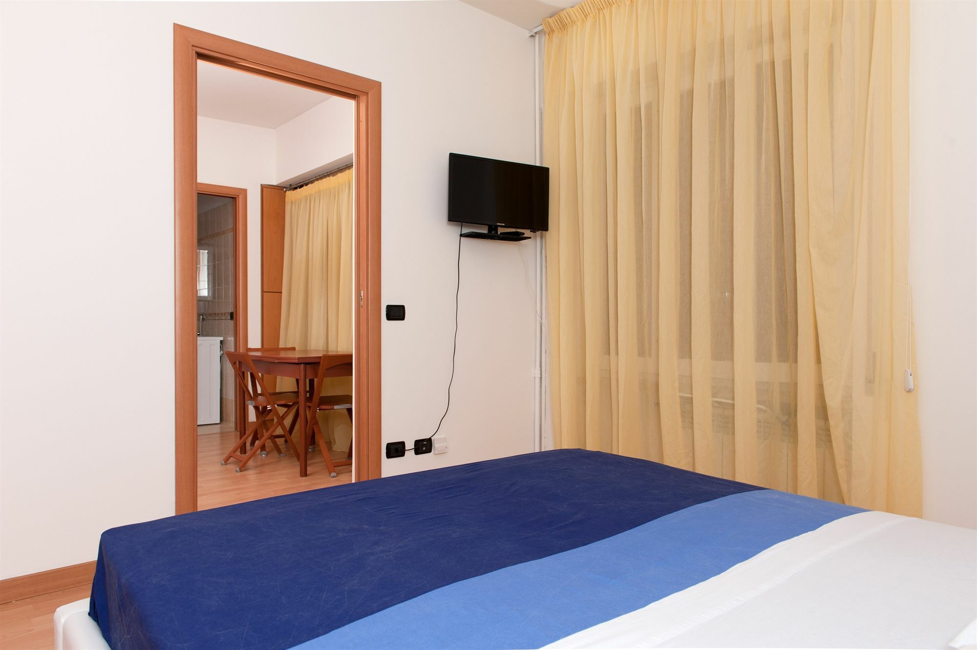 Apartment House Eden *