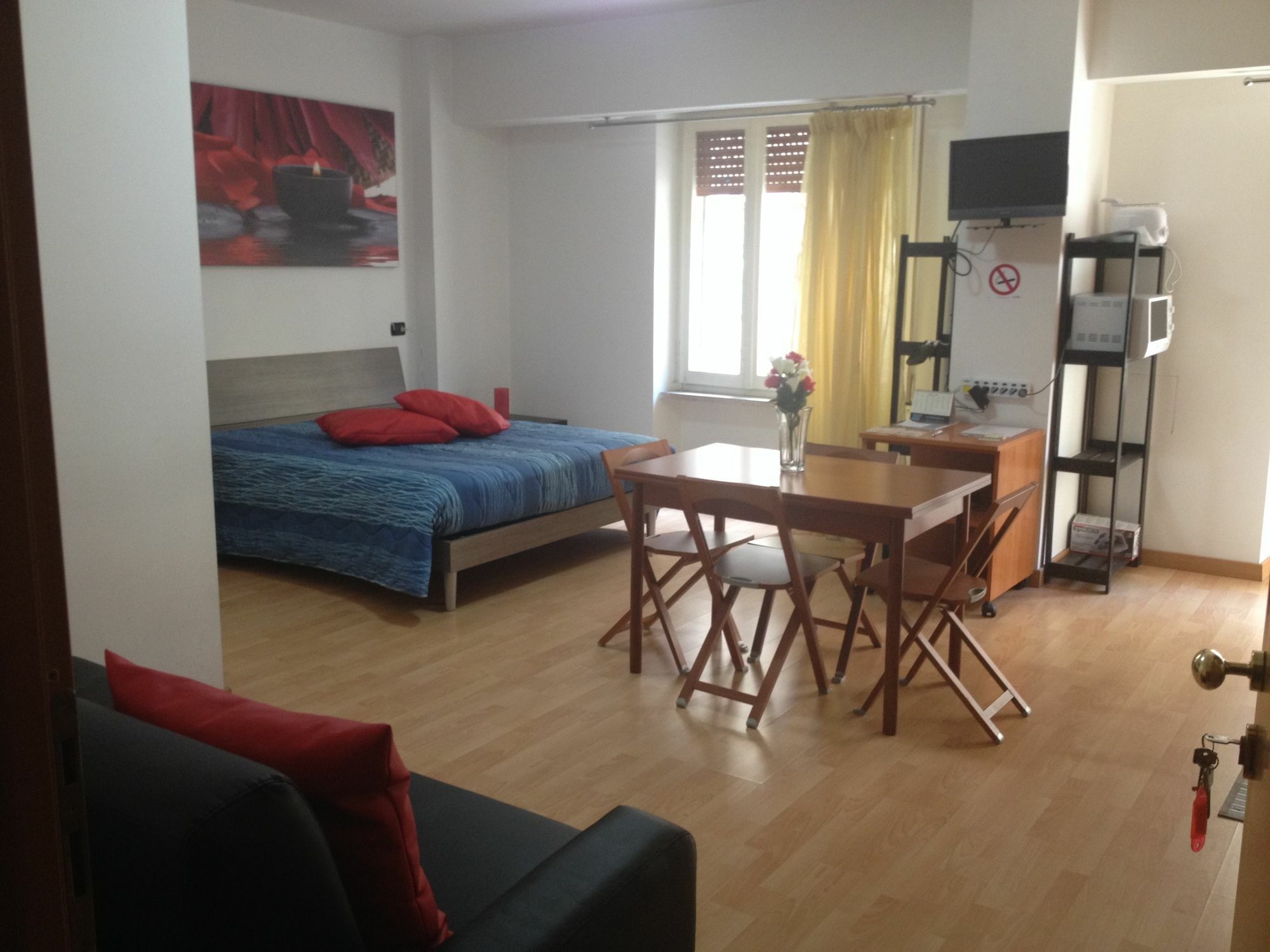 Apartment House Eden