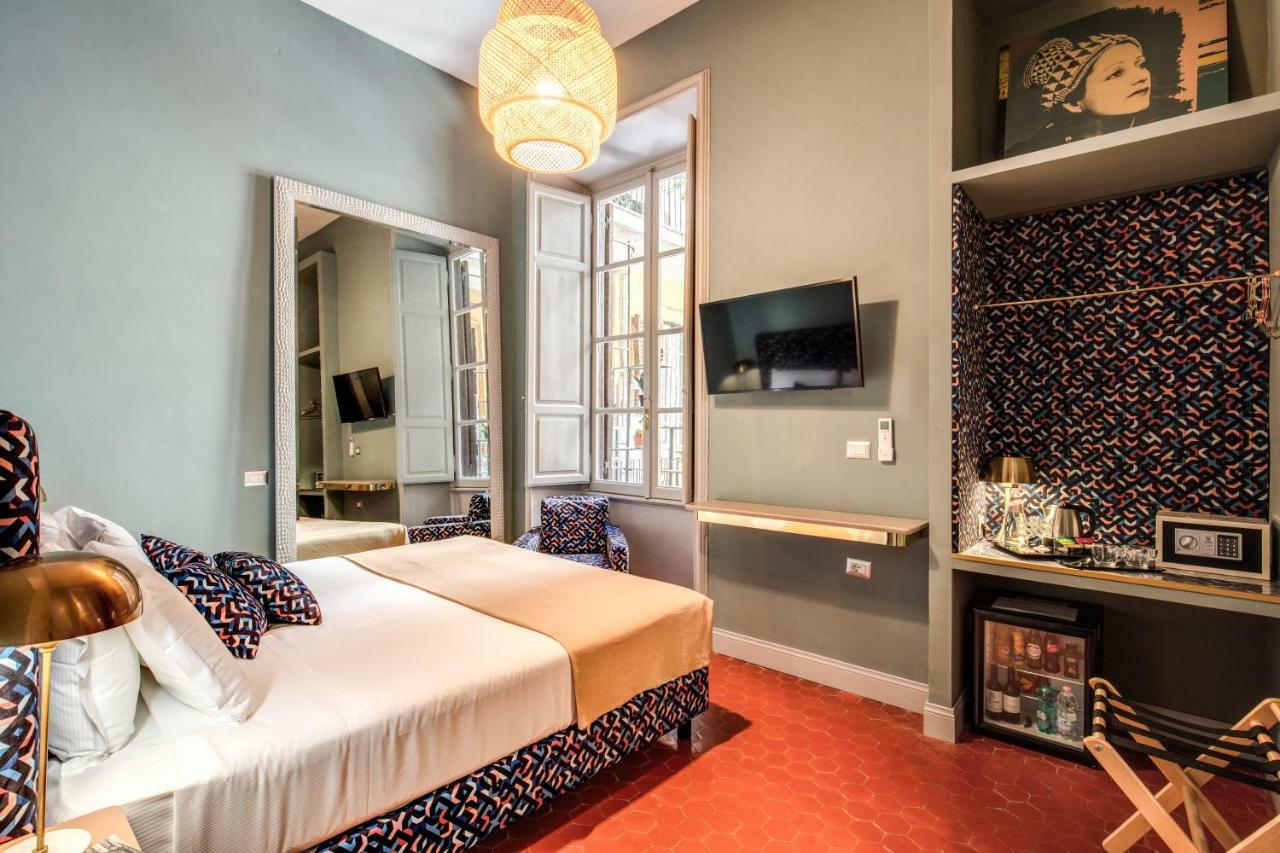 Glance In Hotel