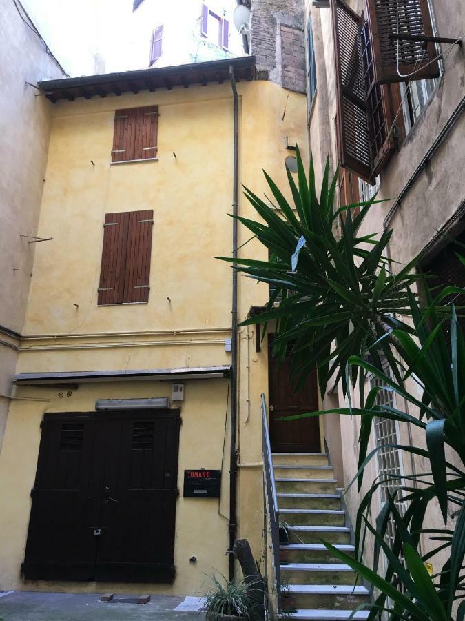 Behind Navona * Roma