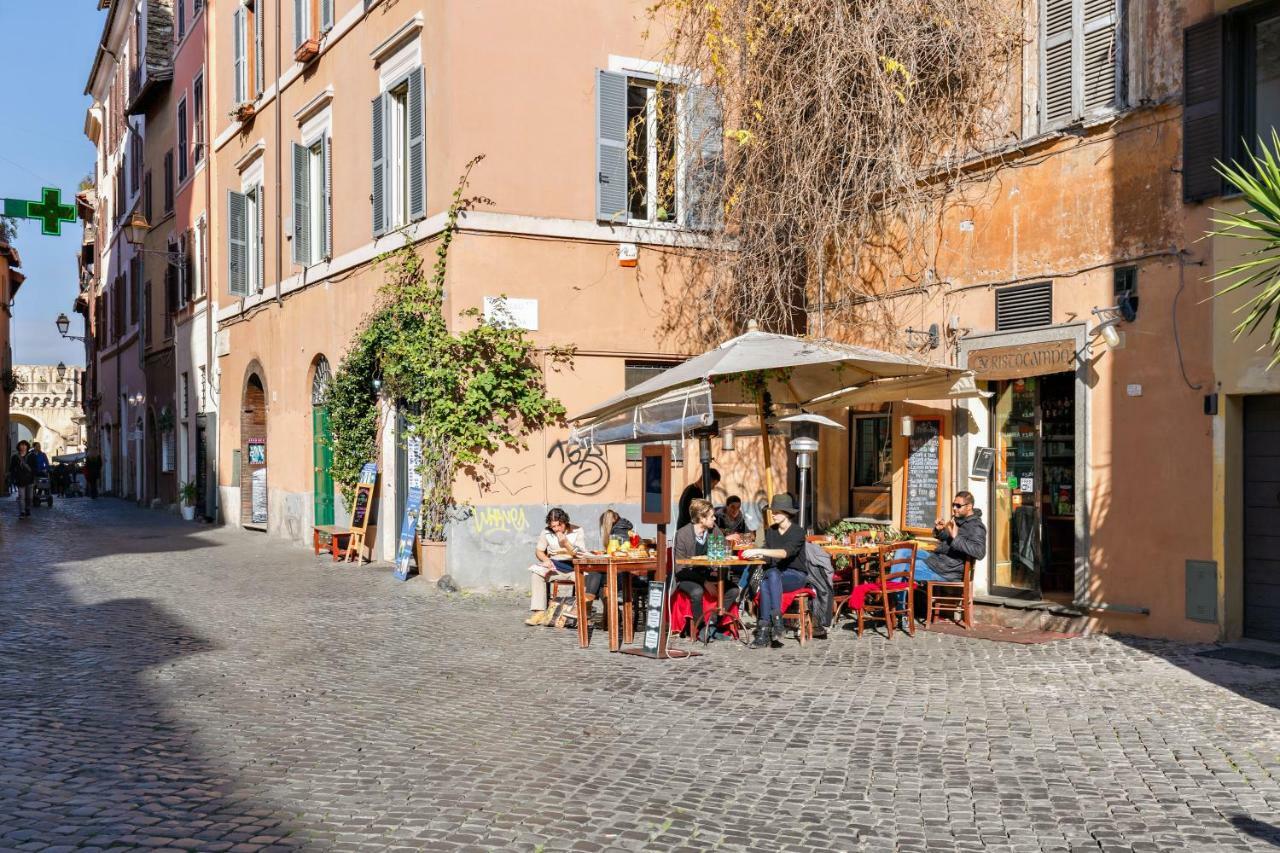Enchanting Loft In Trastevere Holiday home *