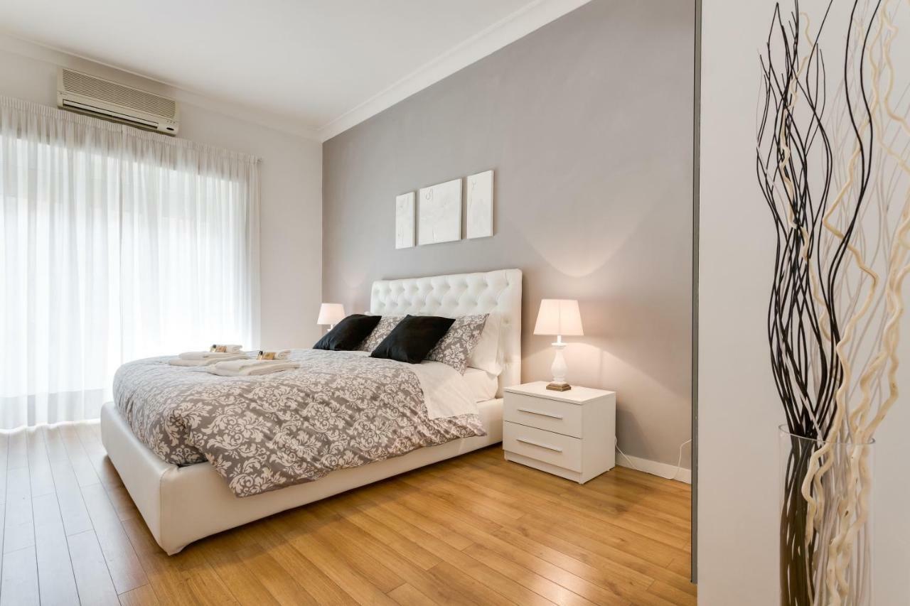 Goldie Apartment