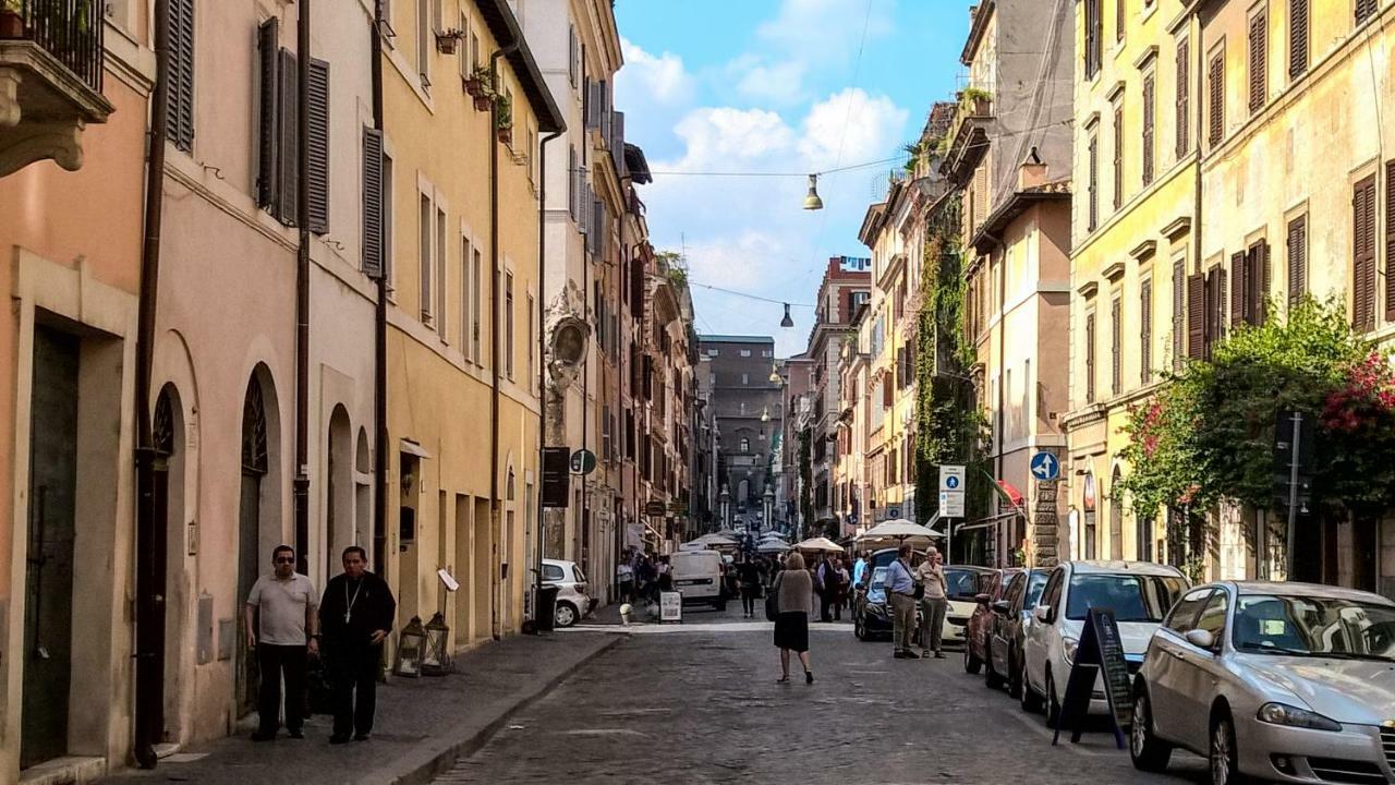 Porta Castello 10