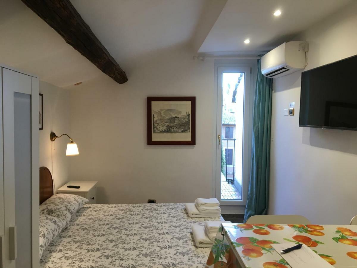Apartment M9 Pantheon Attic 11 Rome