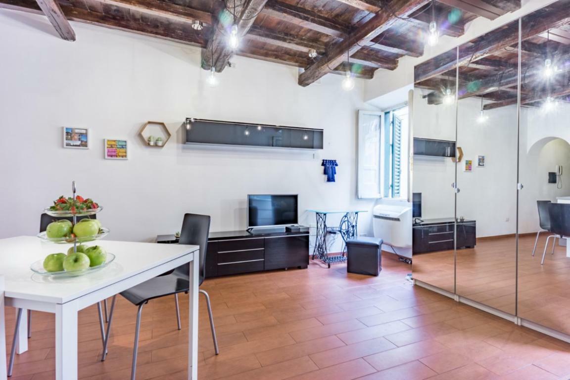 Apartment Urbana Coliseum House