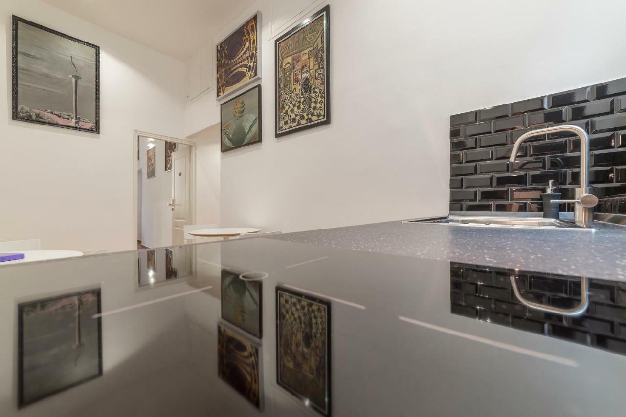 Apartment Via Genova Rome