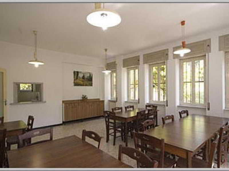 Palace Hostel *