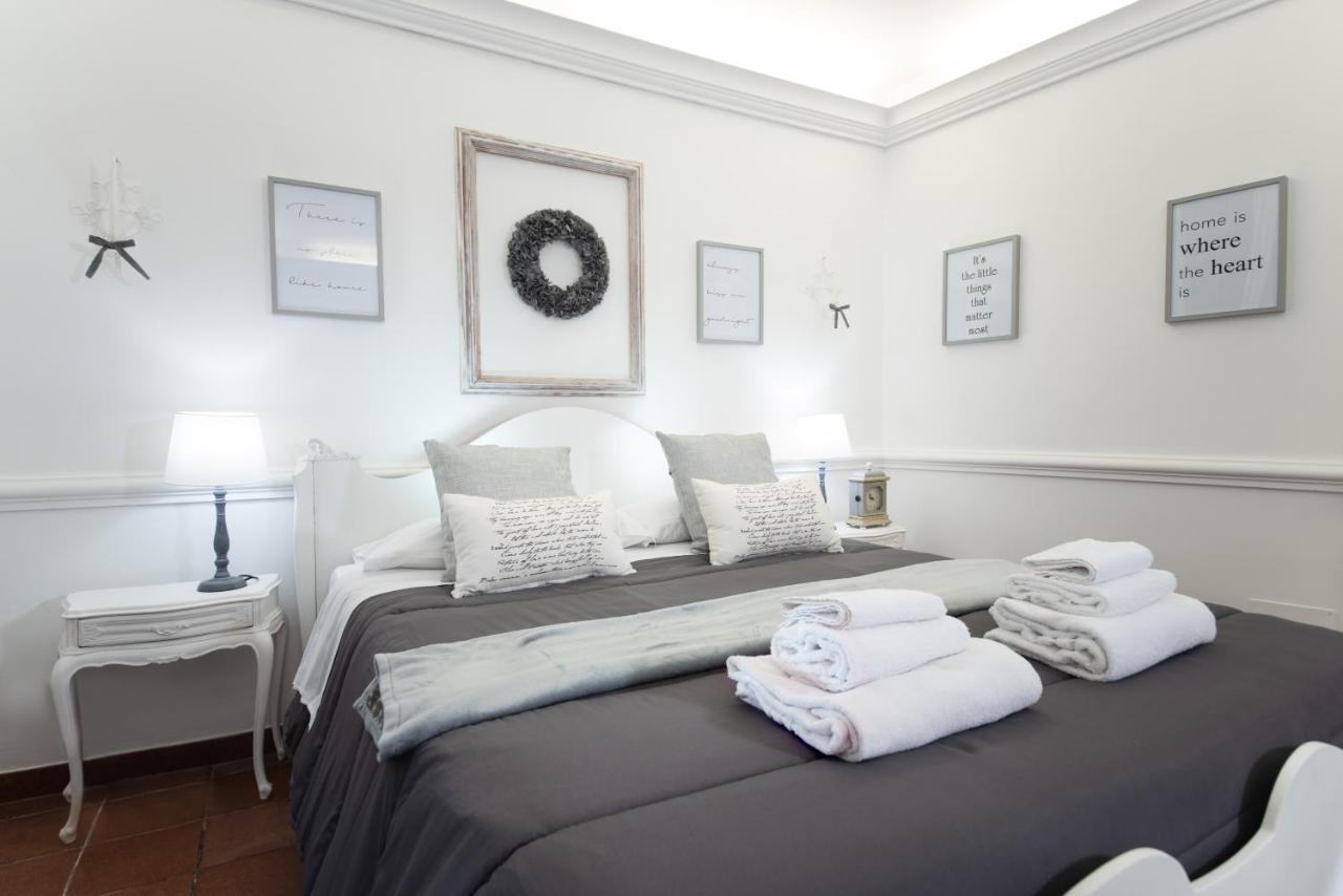 Sweet Arco Farnese Apartment
