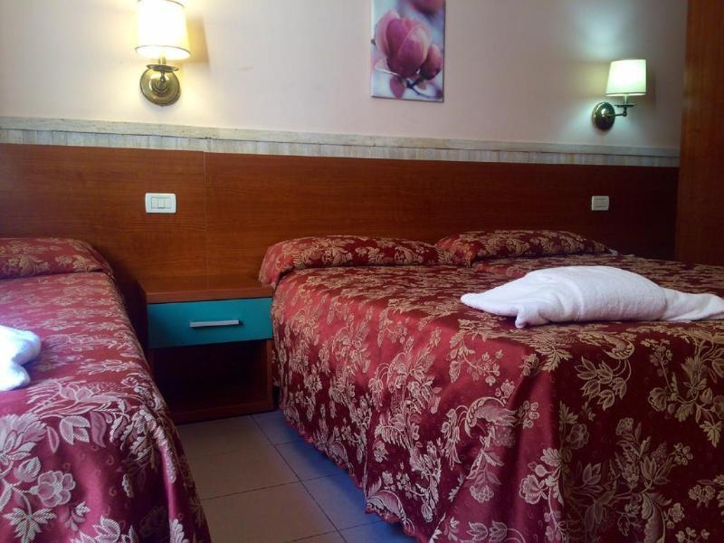 Hotel Pyramid 3*