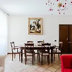 Classic Apartment Near The Colosseum