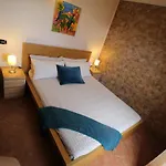 Attico con Jacuzzi, terrazzo e fibra
