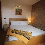 Attico con Jacuzzi, terrazzo e fibra