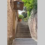 Elegante Open Space Con Vasca Idromassaggio A Trastevere