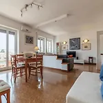 Roomy And Bright Apartment With Terrace