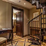 River Palace Hotel