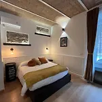 Domus Avi - Guest House