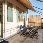 Grande, Terrazzato Perfetto Per Famiglie E Gruppi
