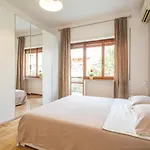 St Peter Cozy 2 Bdr Apartment With Garage