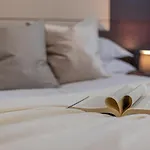 Agathae Luxury Apartament With Garden