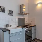 San Lorenzo Functional Flat