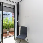 Modern & Cozy With Balcony