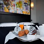 Twentyone Hotel