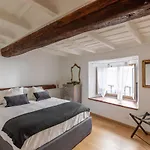 Iflat Elegant Apartment In Historical Building