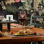 Leon\'S Place