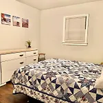 The Harrison Home - 3 Bedroom Gem - Smart Tvs