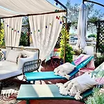 Lovely Mid-Century Apartment With Stunning Terrace
