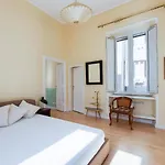 Spanish Steps Luxury Fashion Apartment