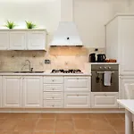 Ampio Appartamento Con Vinili In Centro Storico