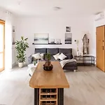 Loft Con Terrazzo - 3 Min Dalle Autostrade By Followgreenhouserome