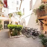 Chiavari 38 Enchanting Flat Up To 4 Guests Campo De\' Fiori