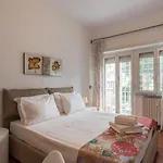 Bright Apt 2 Bedroom And Balcony