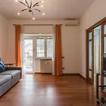 Bright Apt 2 Bedroom And Balcony