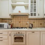Bright Apt 2 Bedroom And Balcony