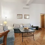 Trevi Fountain Apartment