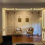 Luxury Apartment Via Giulia With Private Garden