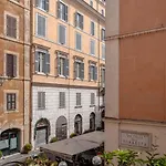 Fontanella Borghese Elegant & Beautiful Apartment