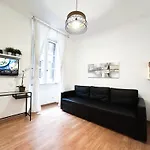 Apartment By The Colosseum - White Chic Flats