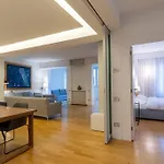 Attic With Terrace And Jacuzzi - Luxury Apartment