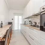 2-Bedroom Retreat Near Metro & Parks
