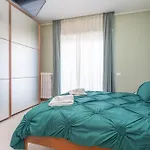 2-Bedroom Retreat Near Metro & Parks