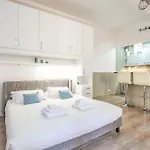 Central Charm Near Piazza Navona - Cozy Loft For 2