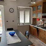 Holiday Home: Coli\'N Cozy Apartment