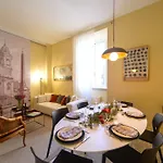 Bernini Stay, Next To Trevi Fountain